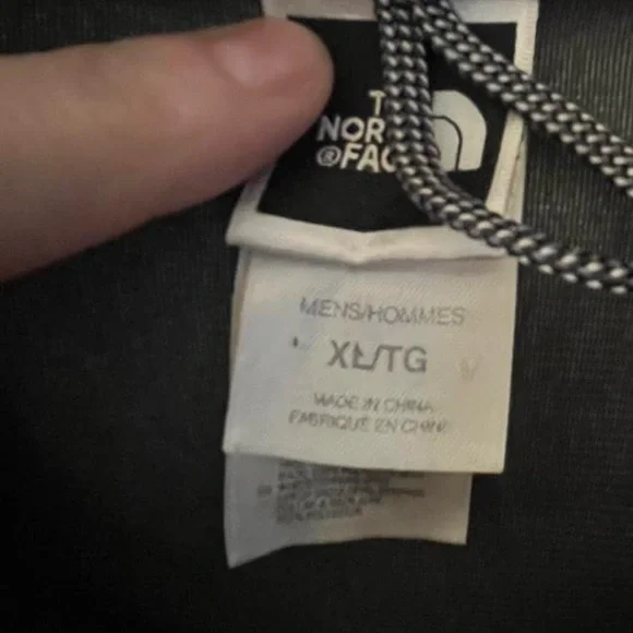 The North Face Men's Bold Red and Charcoal Jacket - Picture 8 of 8